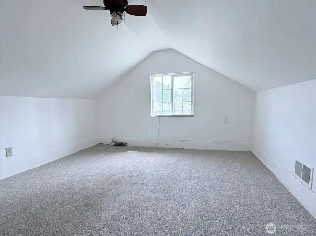 Large upstairs bonus space