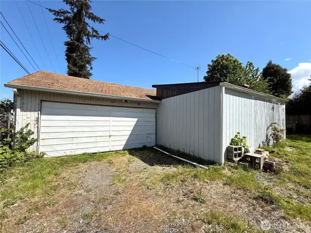 Large garage and storage space