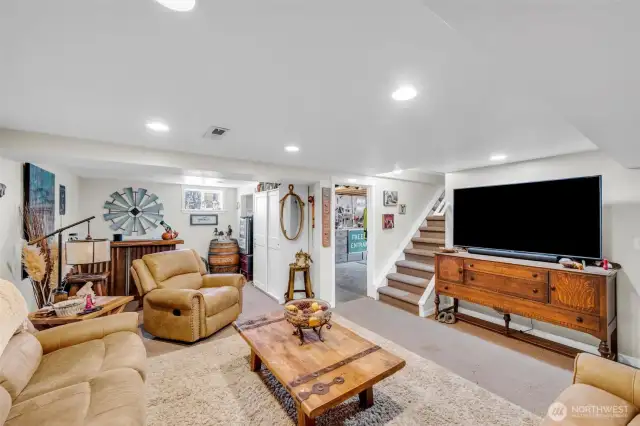 2nd living area downstairs with seperate entry