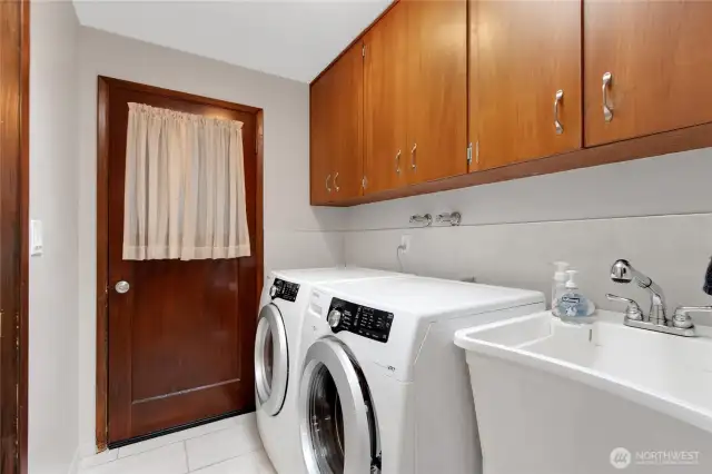 Washer and Dryer stay!