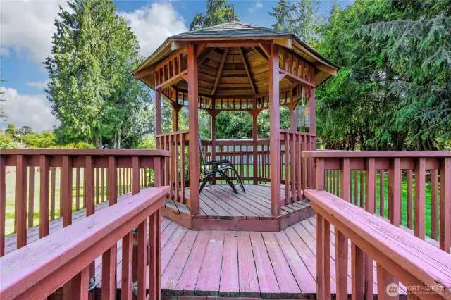 Perfect place for a smoker/Grille.