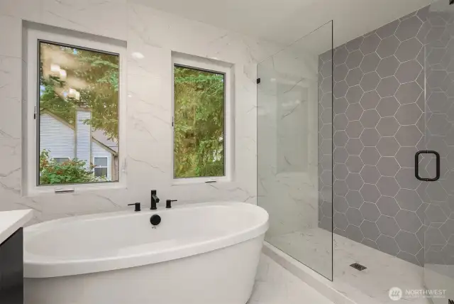 Master Bathroom soaking tup