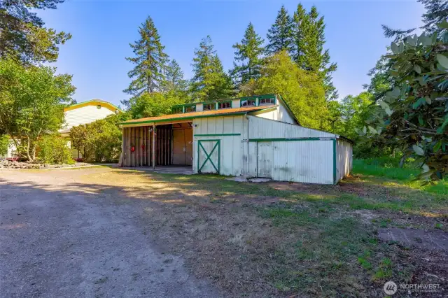 Detached garage/carport.