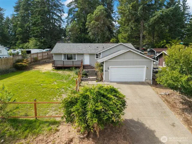 Beautiful Rambler on Large Lot!