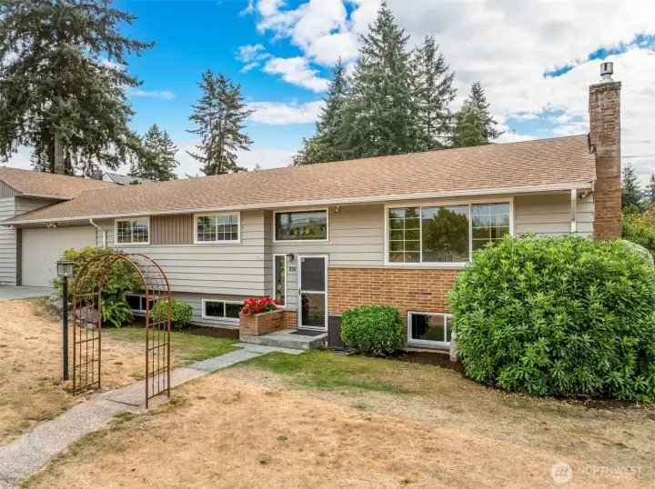 Fantastic Mid-Century on a sunny corner lot! Amazing location!