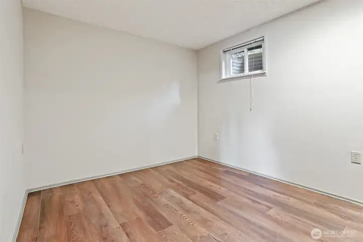 LL non forming 4th bedroom.