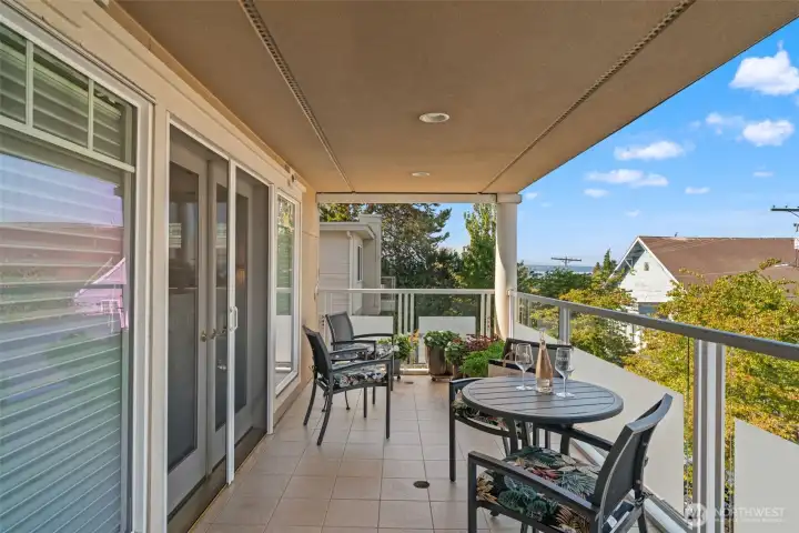 Covered deck - perfect for any kind of weather!