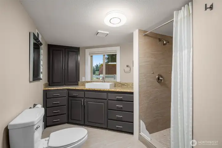 Lower level 3/4 bath.