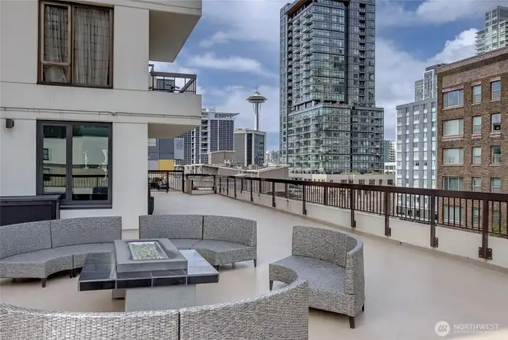 Fire pit and lounge with views