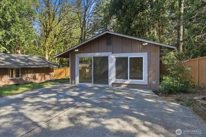 This picture shows the detached office / studio outbuilding. Hint: The surrounding fence could be opened up to connect directly to the surrounding natural areas.