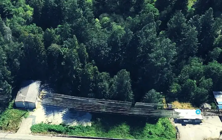 The lot is inbetween teh warehouse and the small building on the irght. 1/4 lot with easement access through Lot 3.