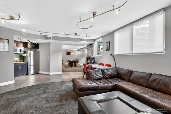 Building Amenities - Community room with kitchen