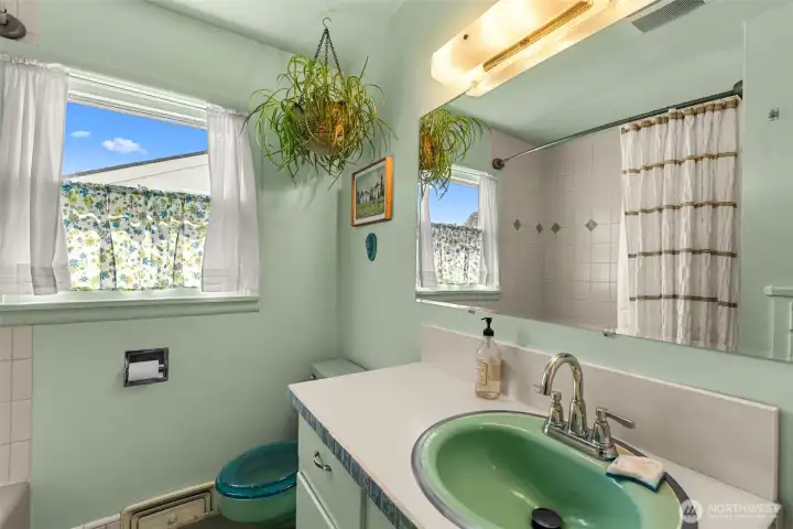 Full bath on main