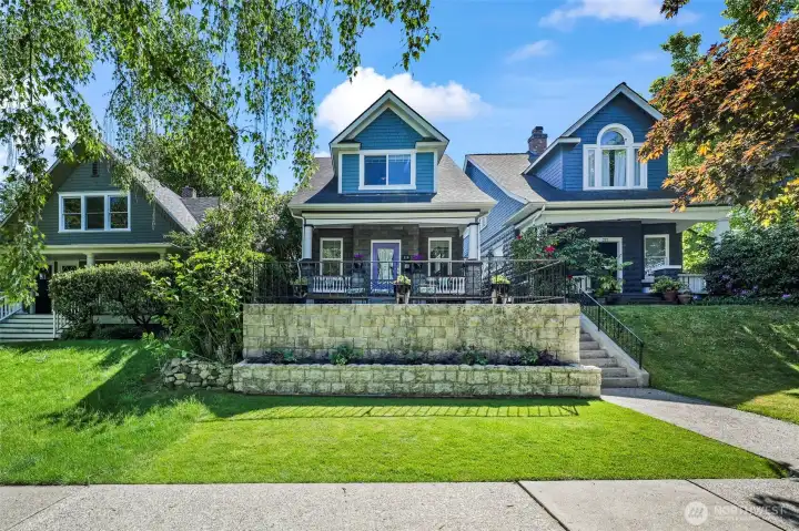 Historic Stadium district home within walking distance to all of Tacoma's best spots!