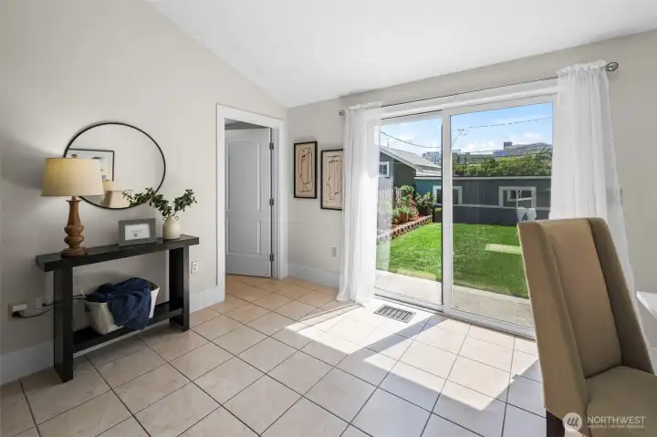 Amazing sunroom- perfect for an office or hobbies!