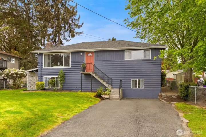 Lovely home in the heart of Whitecenter