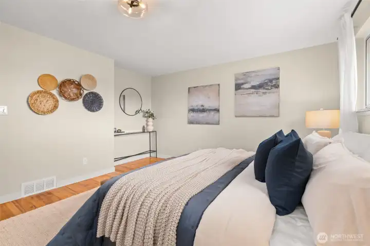 Small nook for a dresser or desk