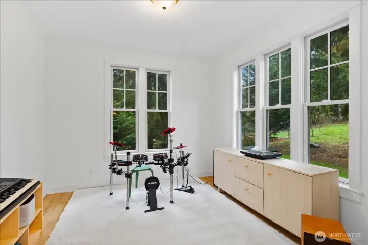 Formal living room/music room/flex room! Formal living room/music room/flex room!