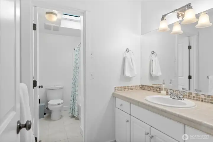 2nd full bathroom. 2nd full bathroom.