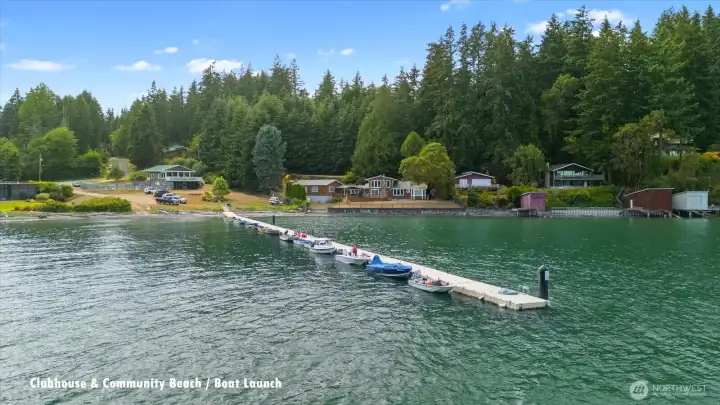 Plenty of dock space for your water toys! Plenty of dock space for your water toys!