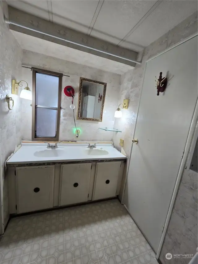 2nd Bathroom