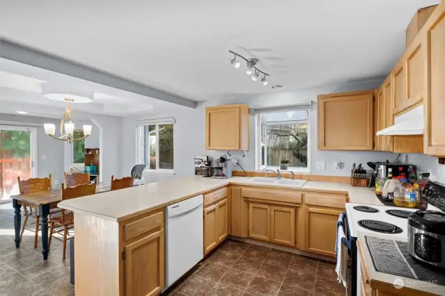 Kitchen with peninsula breakfast bar.