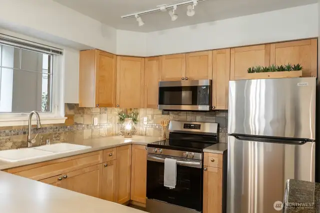 New kitchen appliances, installed March 2025!