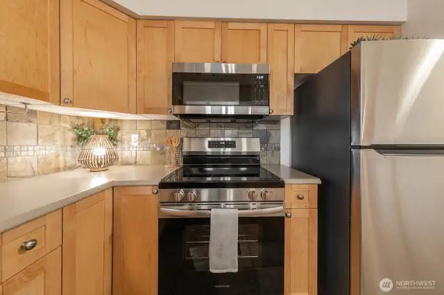 Brand new stove, microwave, and refrigerator