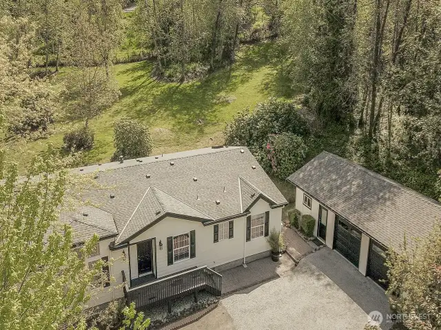 Nice 800 sq ft detached garage and shope.