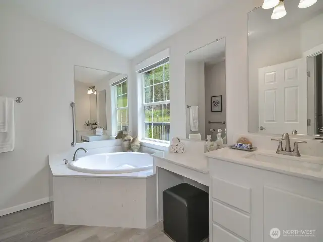 Updated 5-piece primary bathroom.