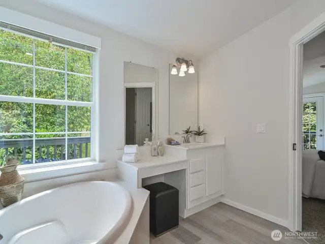 Large soaking tub with views of nature.