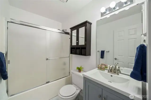 Full guest bath
