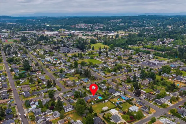 Walking distance to everything downtown Puyallup has to offer!