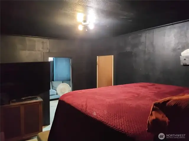 2nd Bedroom with retreat room