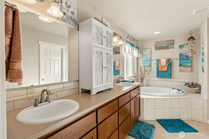 All the room you need to prep for the day in your primary bath.
