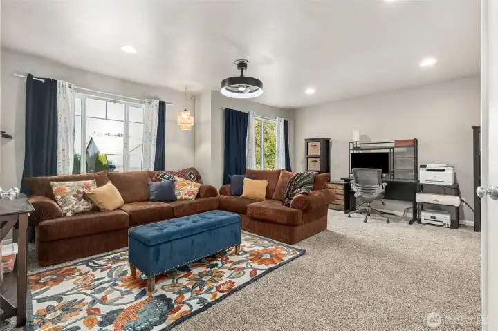 BONUS ROOM!!! or bedroom if you like since it has two closets.
