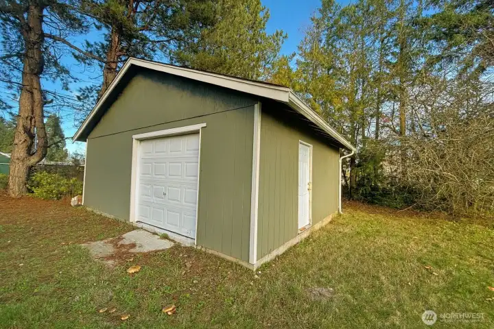 Detached Garage