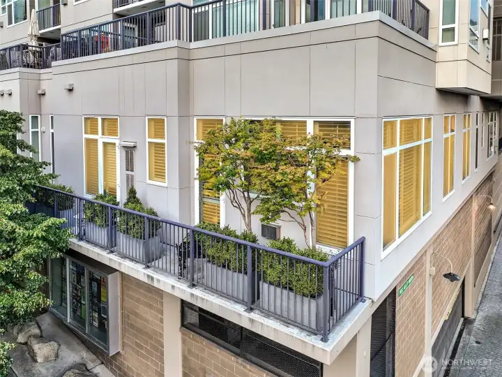 corner home with 11 ft ceilings and petite balcony