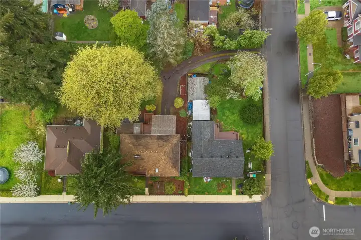 Bird’s-eye view captures the home site, lot orientation, and surrounding neighborhood.