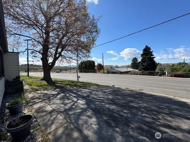 Front Driveway/Parking