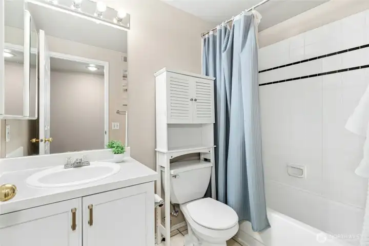 Bathroom with vanity, mirror, and shower/tub.
