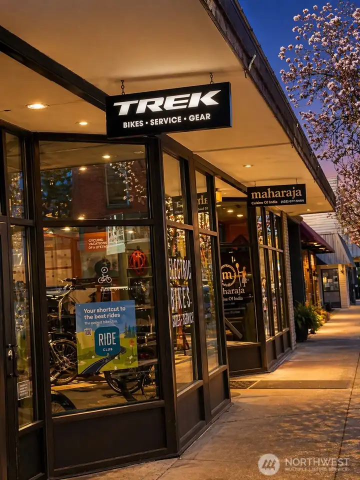 Shops and international cuisine just blocks away