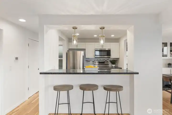 Kitchen with eat-in counter space