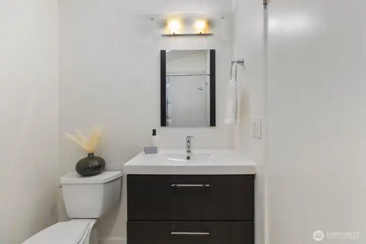 2nd full bathroom (shower and tub) upstairs