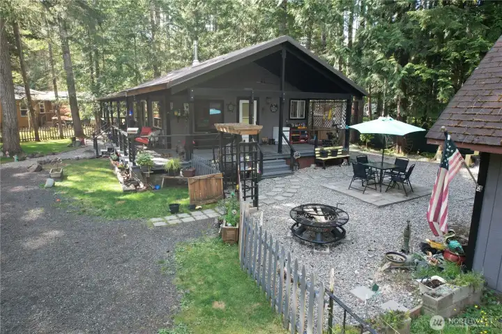 Patio area for outdoor fun and entertainment!