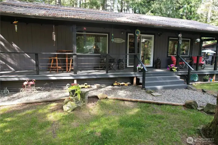 Front covered deck w/ cable railing.