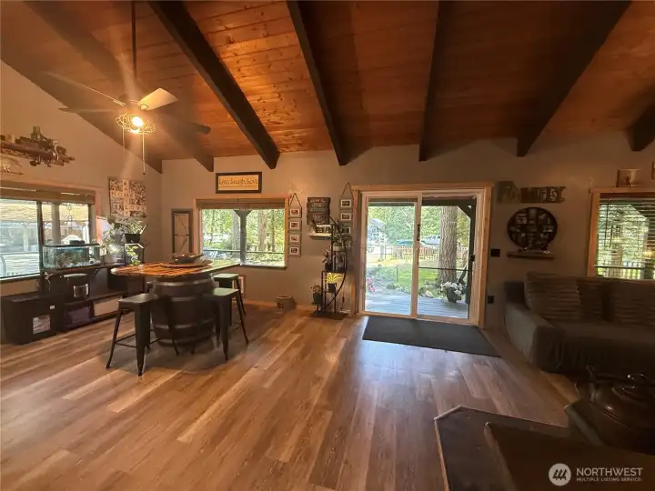 Beautifully updated flooring!