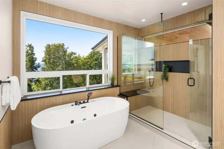 Primary suite bath with air jets