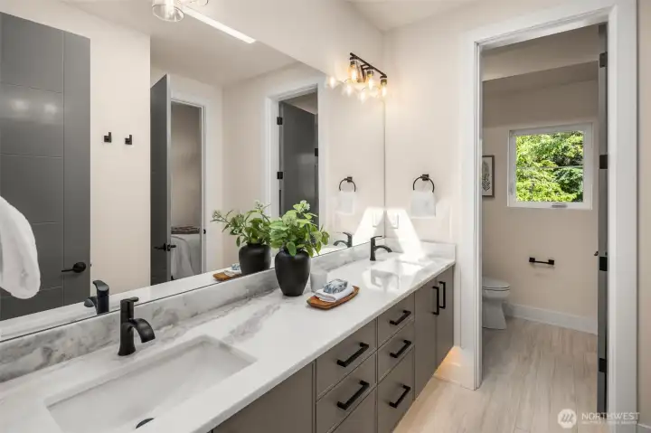 Jack and Jill bathroom for bedrooms 3 & 4