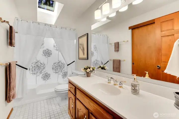 Upstairs full bathroom